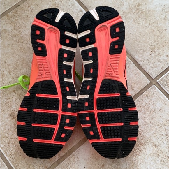 EUC Nike running shoes - Picture 4 of 7